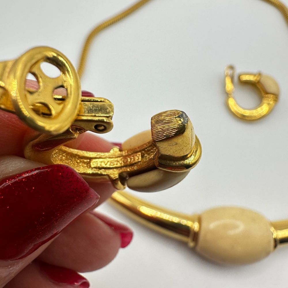 RARE VTG 1977 genuine Givenchy earrings and collar necklace set in gold tone! - Picture 10 of 16